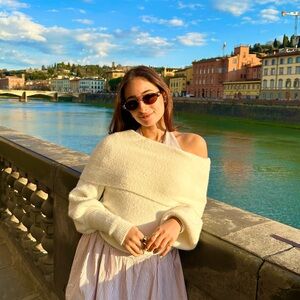 Meet your Posher, Deema